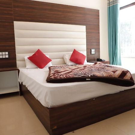 Rahul Hotel & Restaurant Мусори Екстериор снимка