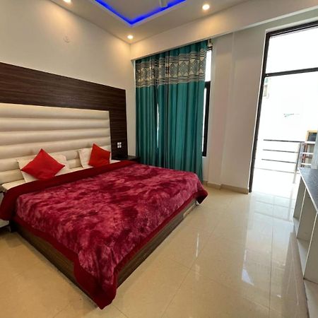 Rahul Hotel & Restaurant Мусори Екстериор снимка