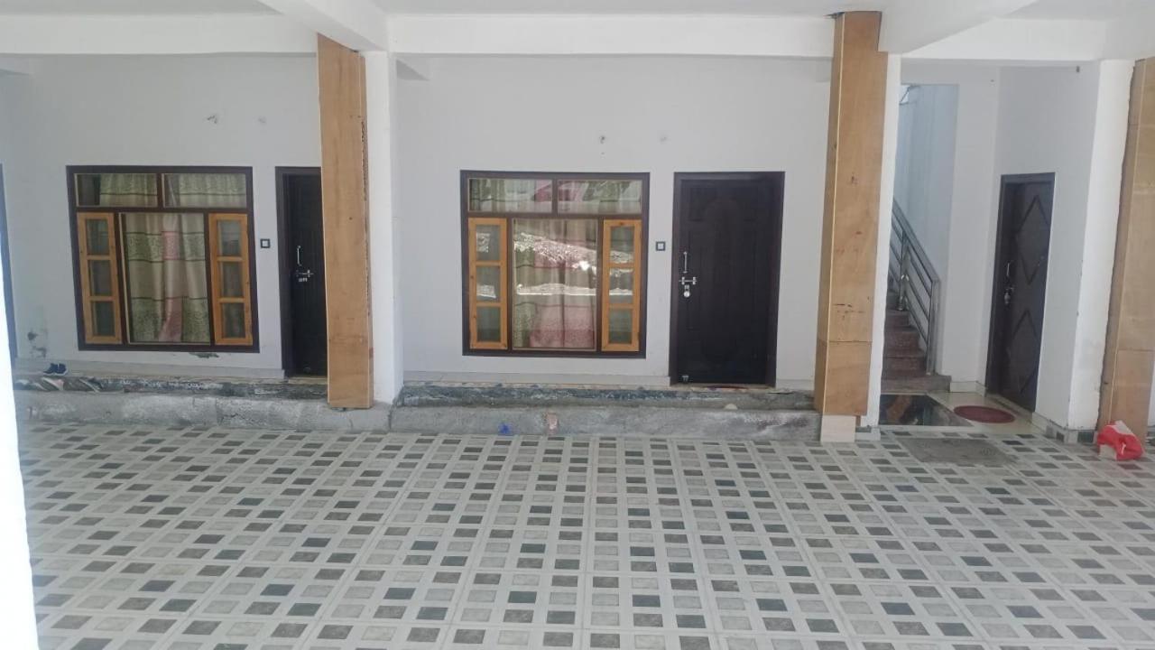 Rahul Hotel & Restaurant Мусори Екстериор снимка