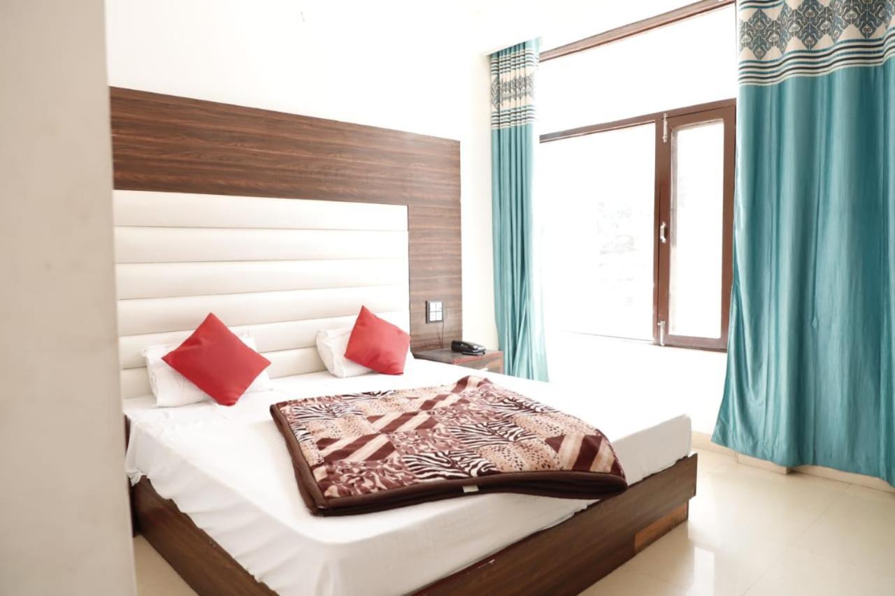 Rahul Hotel & Restaurant Мусори Екстериор снимка