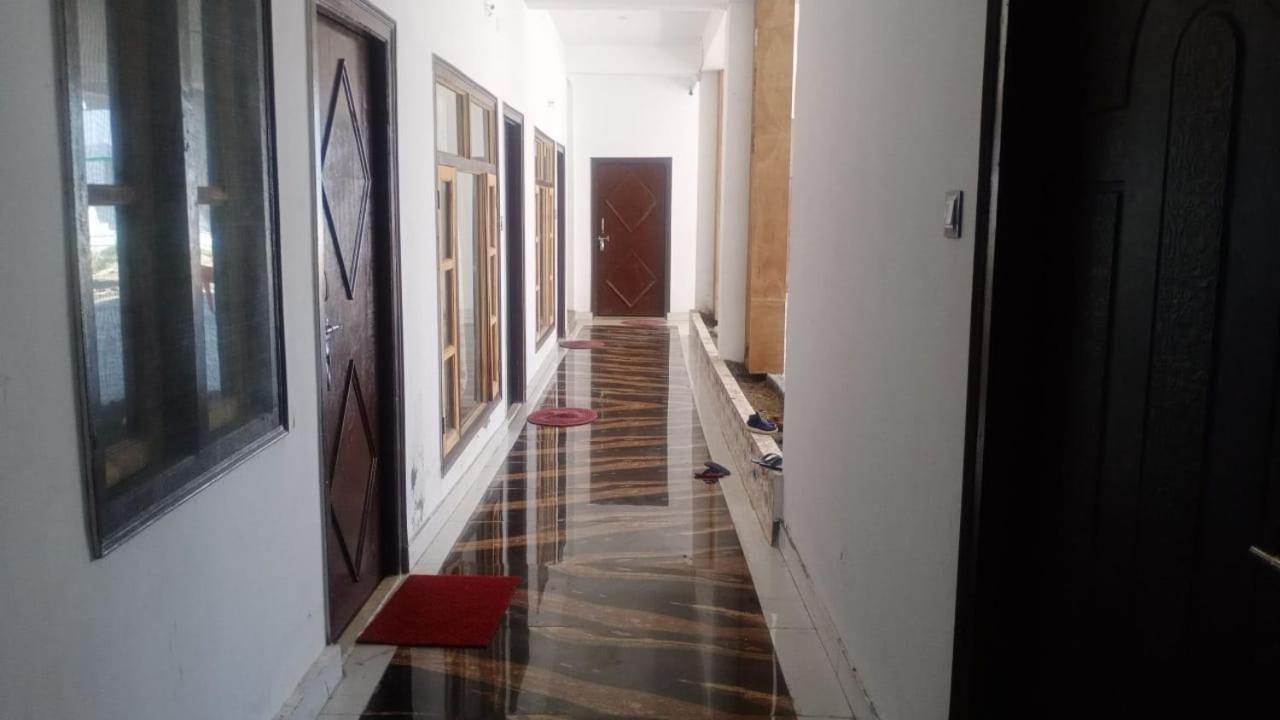Rahul Hotel & Restaurant Мусори Екстериор снимка