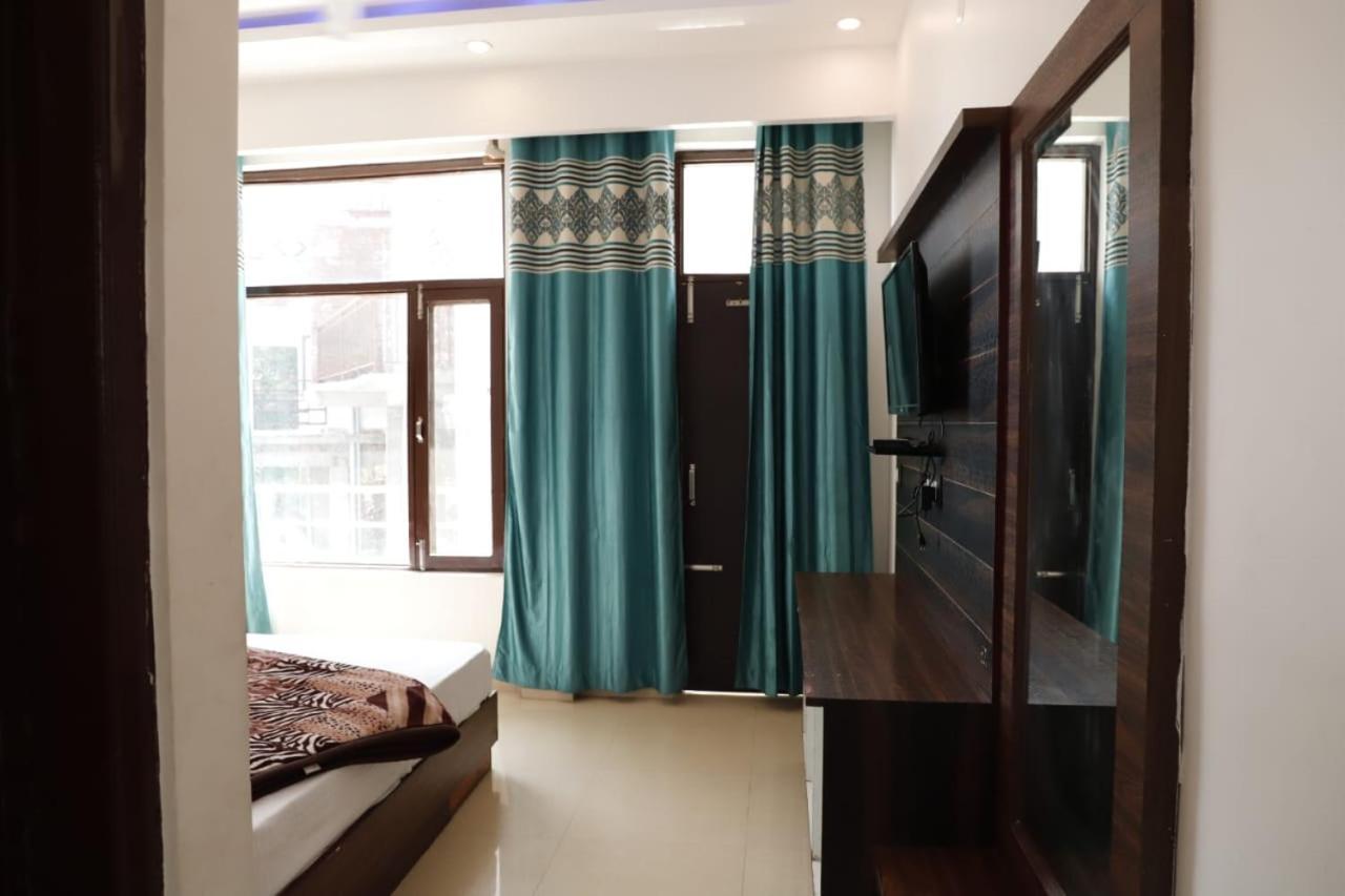 Rahul Hotel & Restaurant Мусори Екстериор снимка