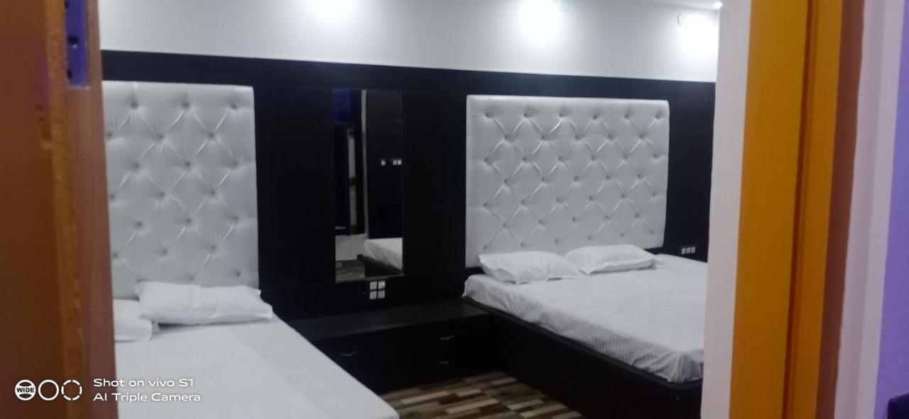 Rahul Hotel & Restaurant Мусори Стая снимка