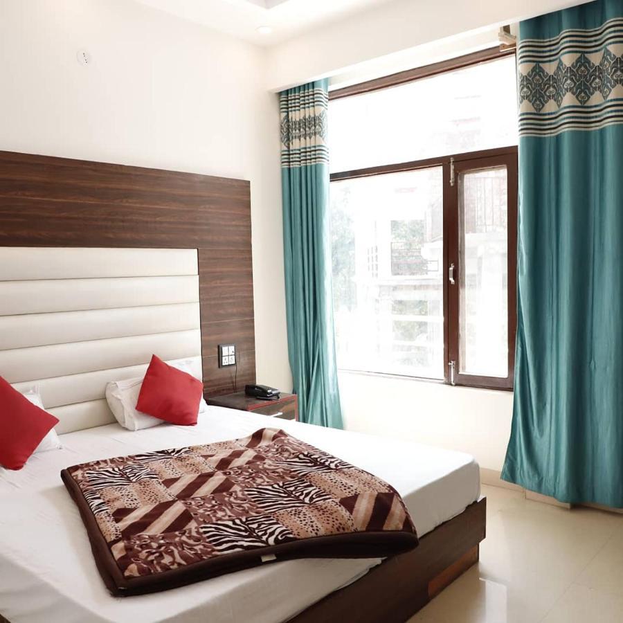 Rahul Hotel & Restaurant Мусори Стая снимка