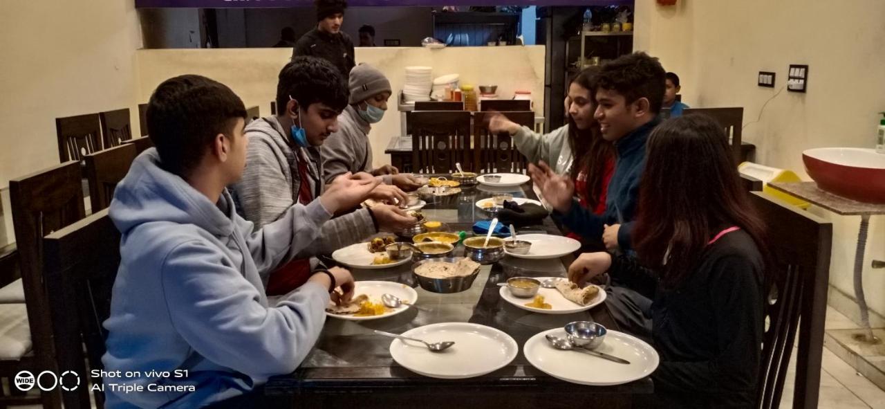 Rahul Hotel & Restaurant Мусори Екстериор снимка