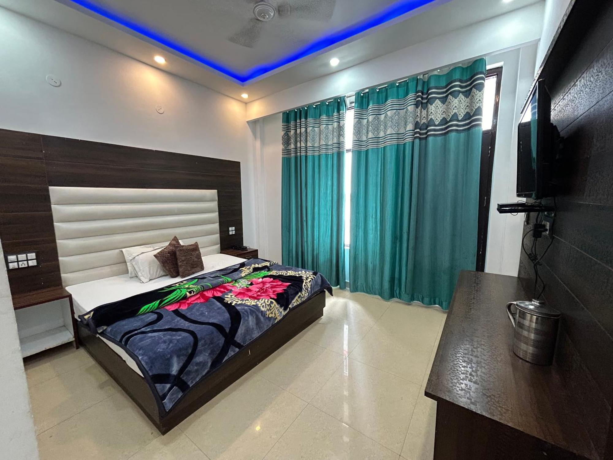 Rahul Hotel & Restaurant Мусори Екстериор снимка