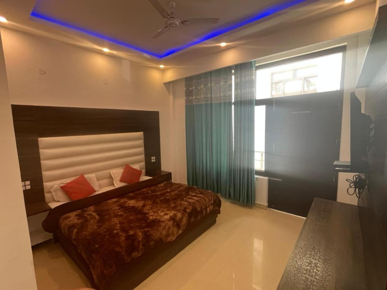 Rahul Hotel & Restaurant Мусори Екстериор снимка