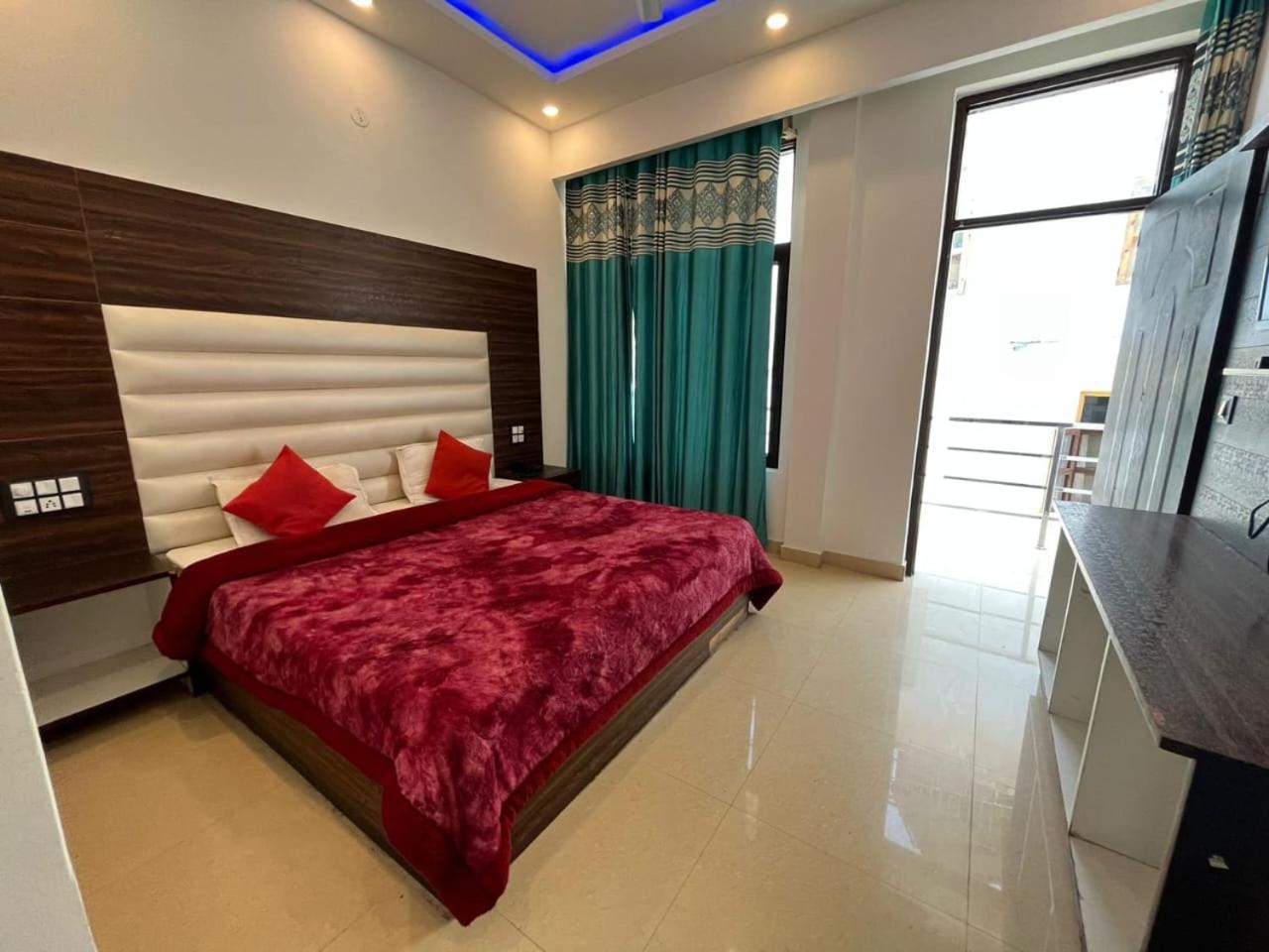 Rahul Hotel & Restaurant Мусори Екстериор снимка