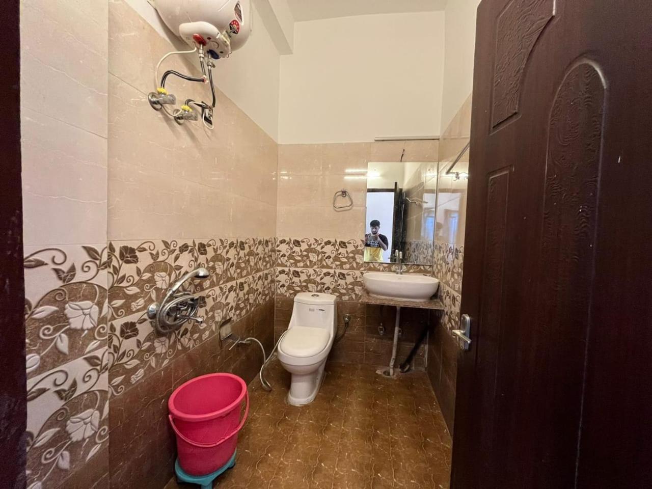 Rahul Hotel & Restaurant Мусори Екстериор снимка