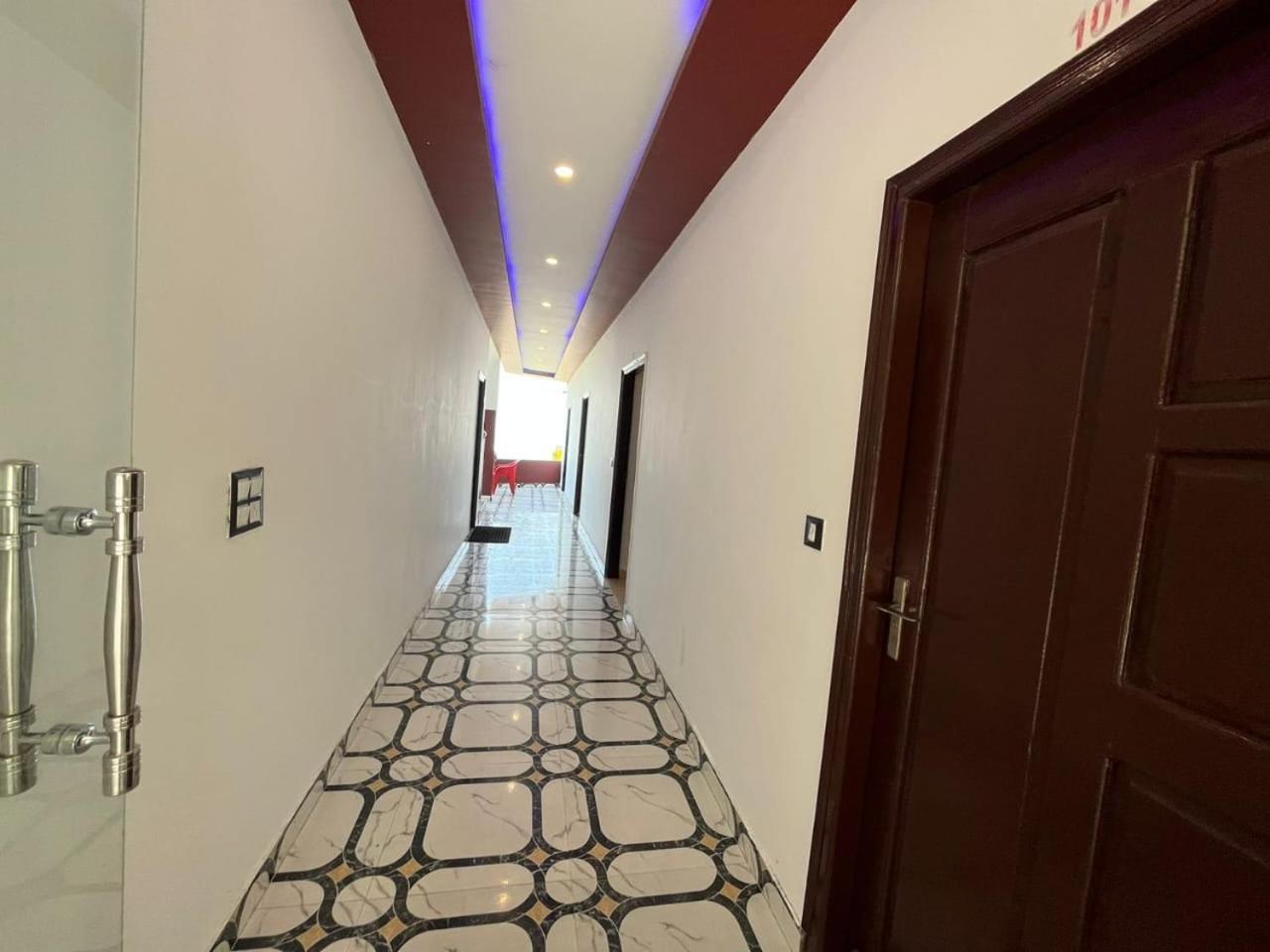 Rahul Hotel & Restaurant Мусори Екстериор снимка