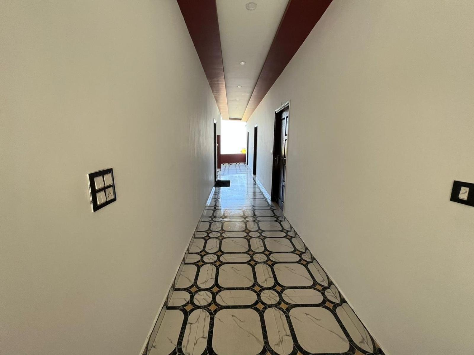 Rahul Hotel & Restaurant Мусори Екстериор снимка