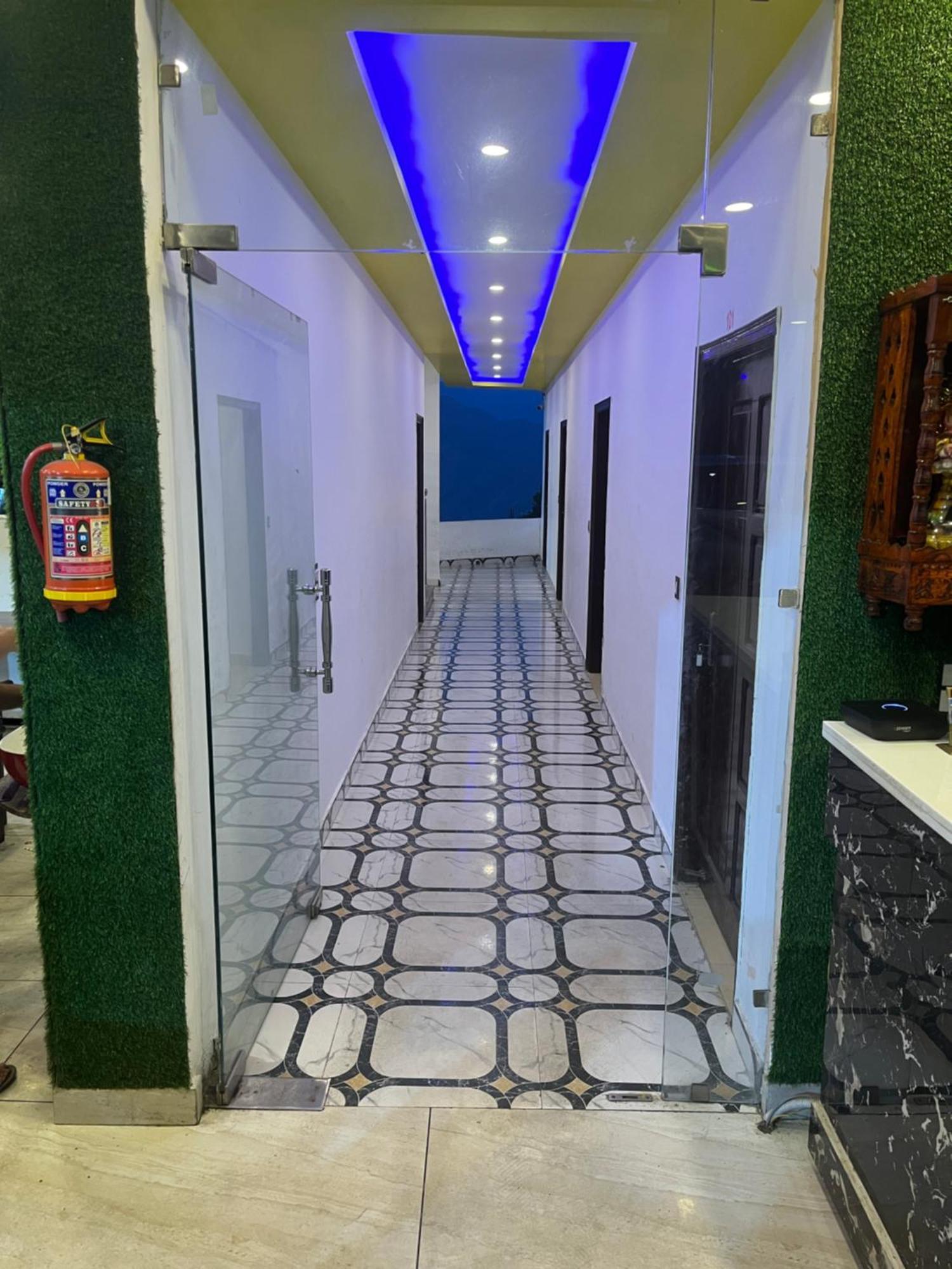 Rahul Hotel & Restaurant Мусори Екстериор снимка